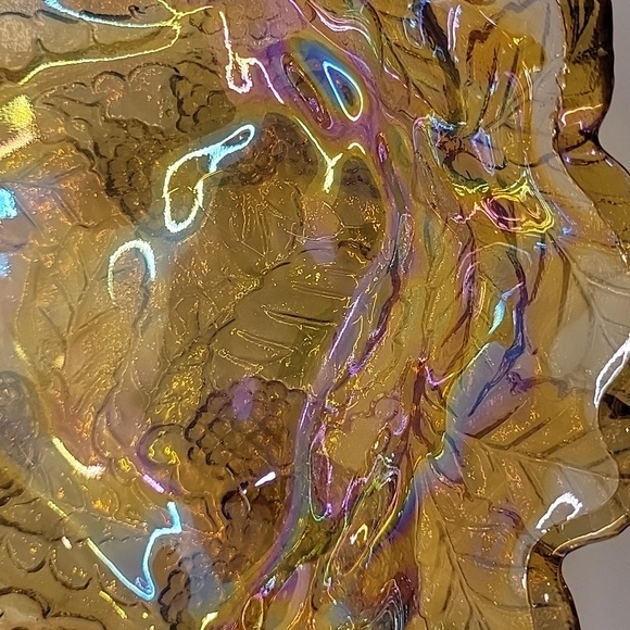 Beautiful Loganberry Carnival Glass Bowl - Picture 4 of 4